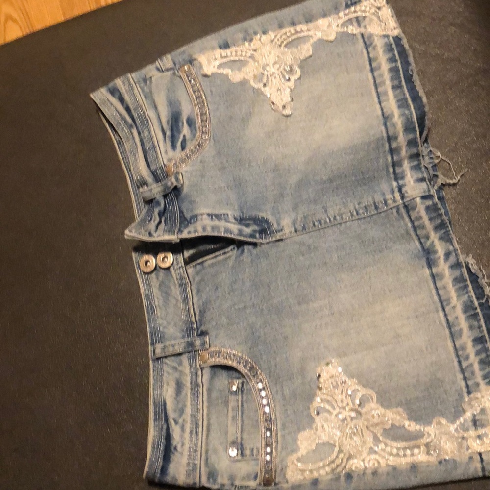 Jewel embezzled white washed jean skirt